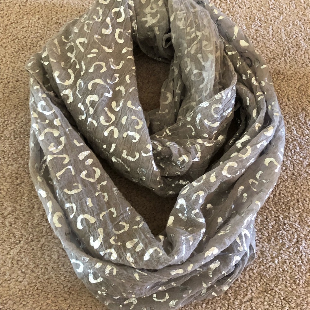 metallic cheetah print silver scarf! super cute